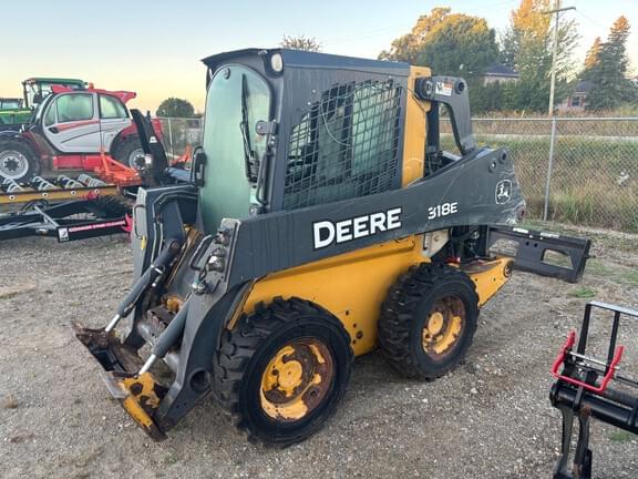 Image of John Deere 318E equipment image 2