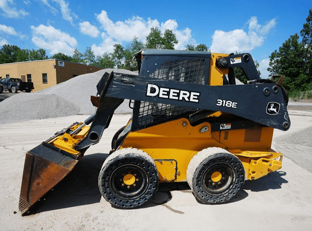 Image of John Deere 318E equipment image 1