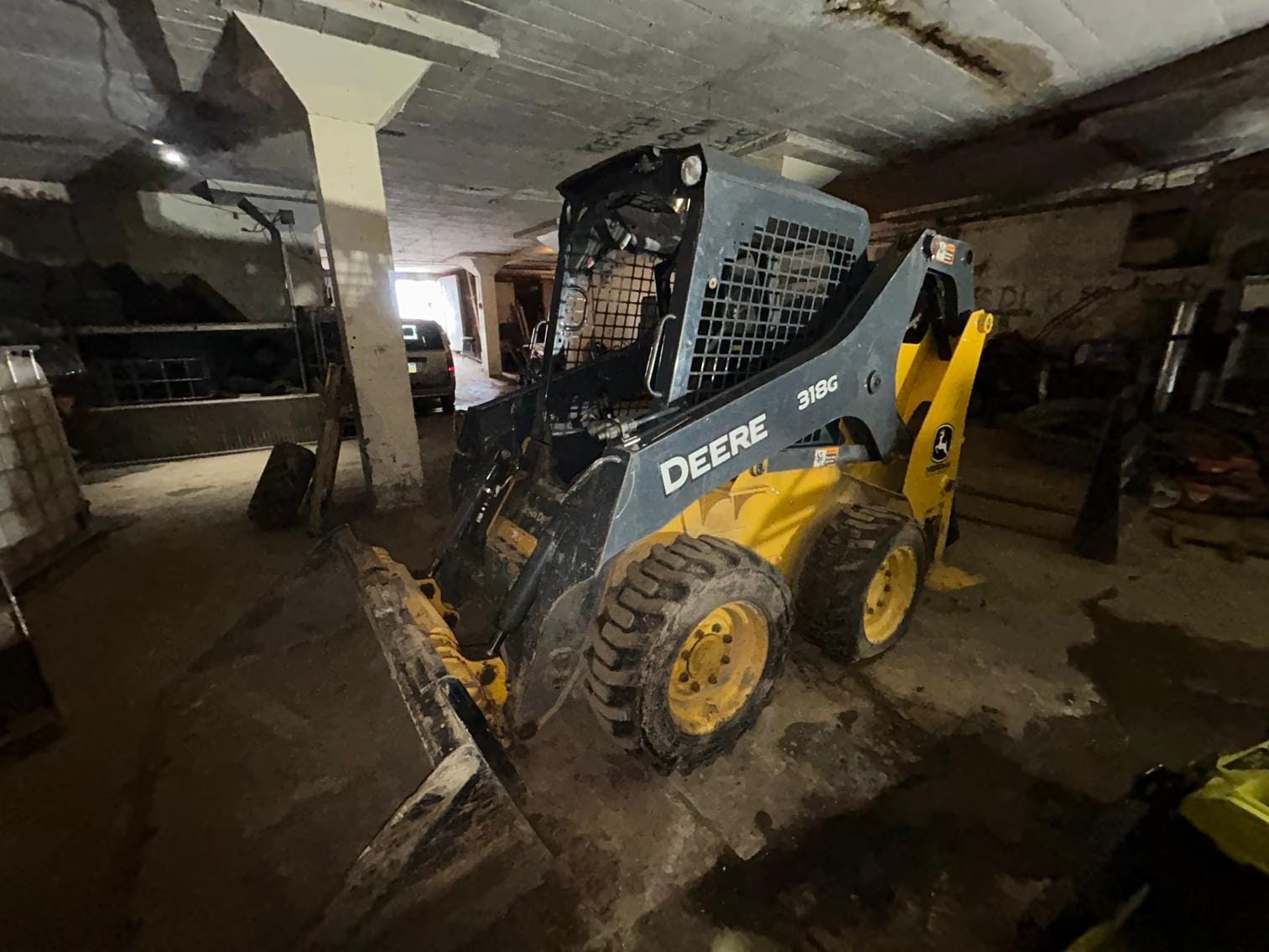 John Deere 318G Equipment Image0