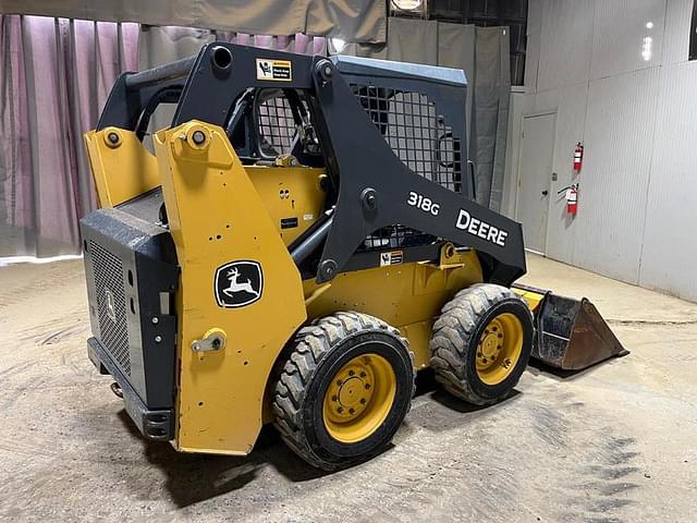 Image of John Deere 318G equipment image 4