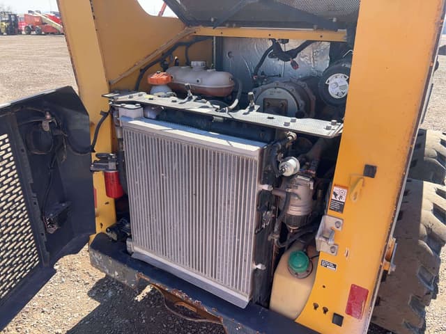 Image of John Deere 318G equipment image 4