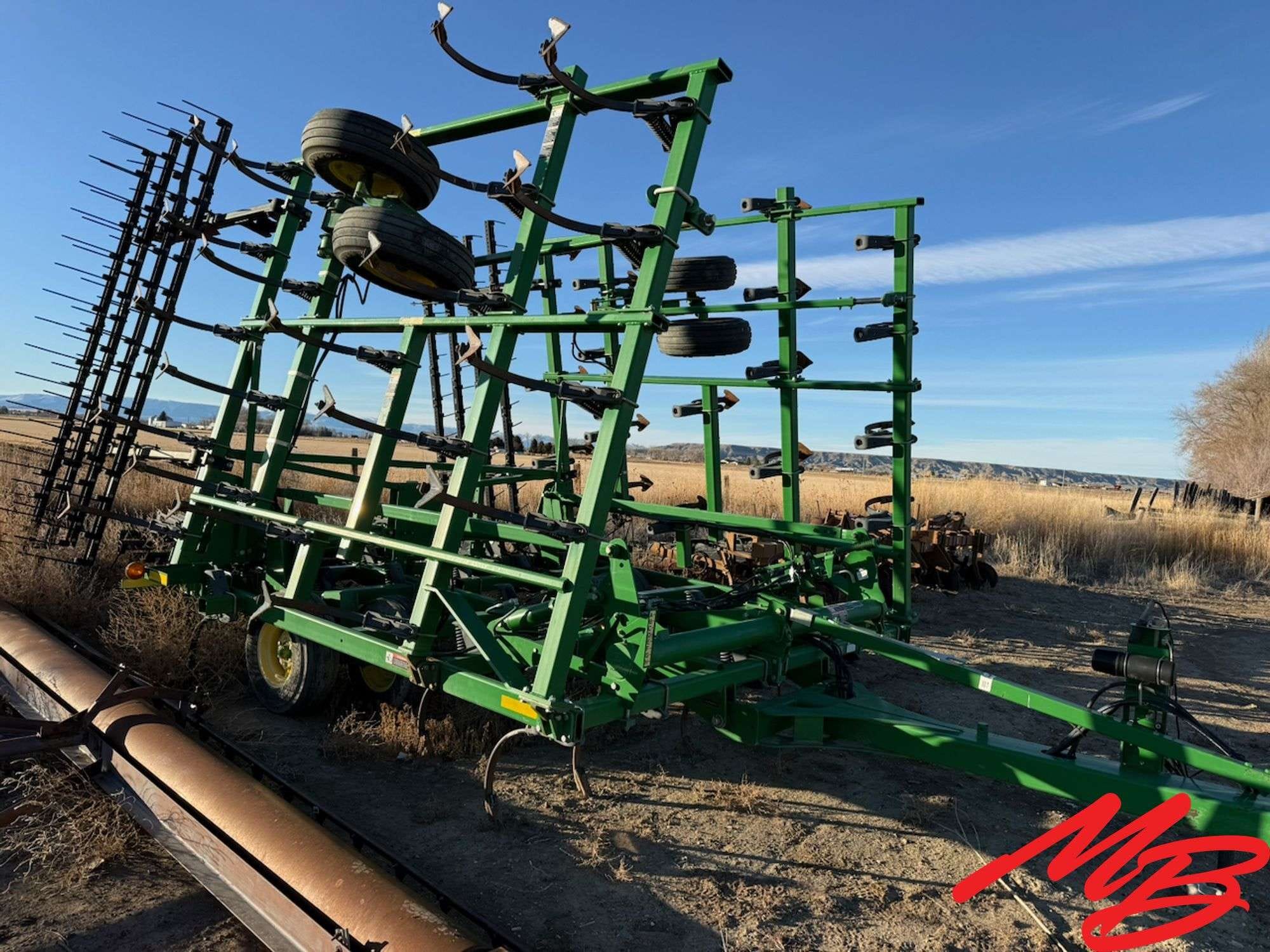 John Deere 2210L Equipment Image0