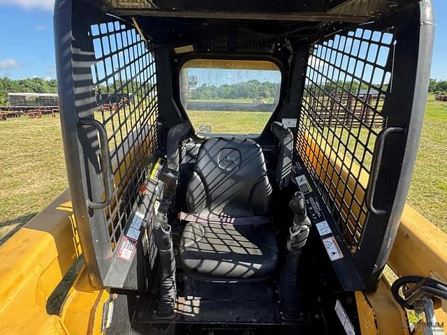 Image of John Deere 320 equipment image 4