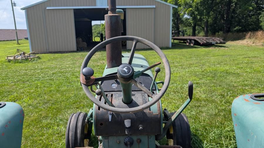 Image of John Deere 320 Image 1