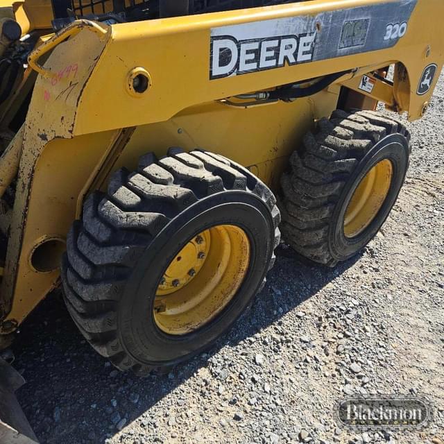 Image of John Deere 320 equipment image 3