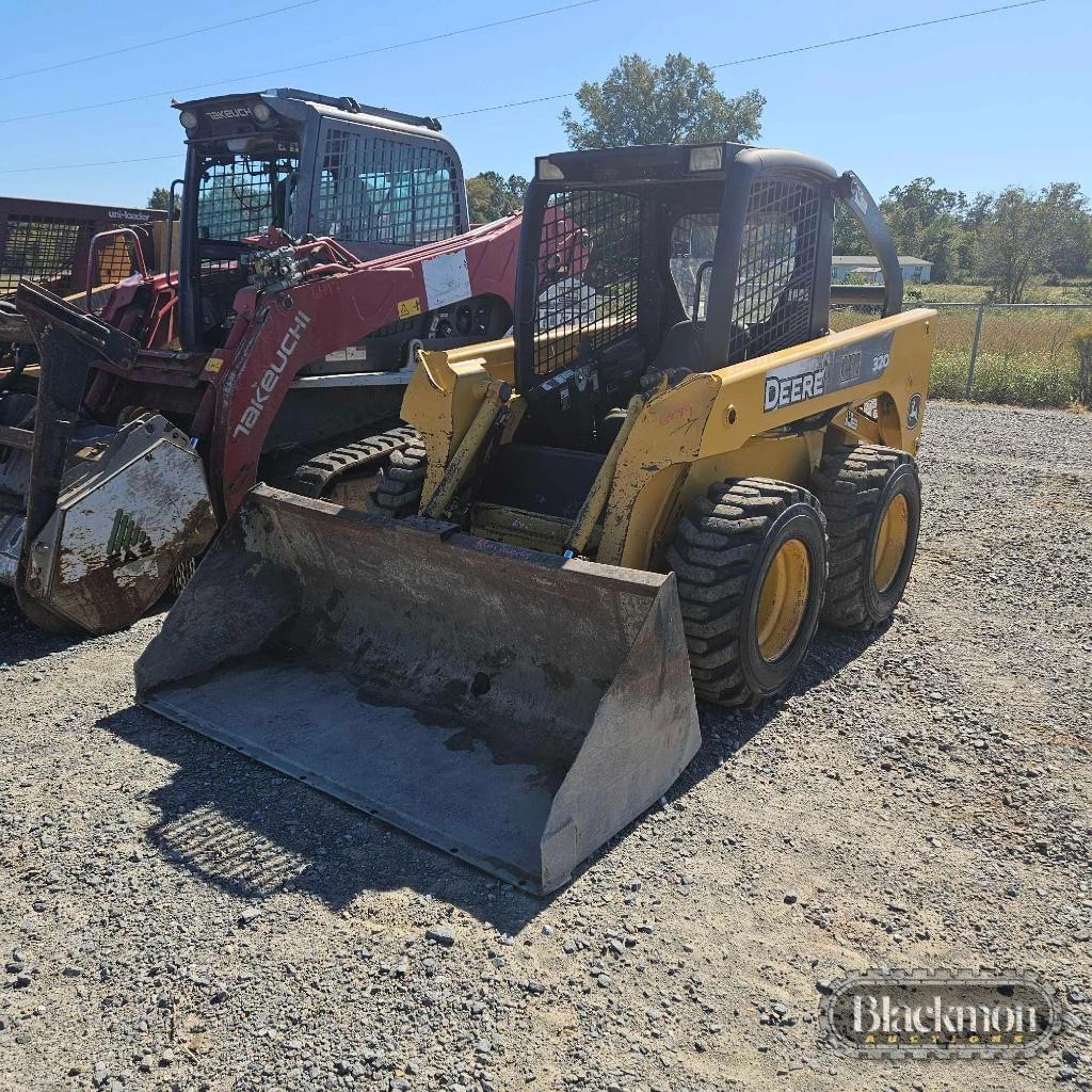 Image of John Deere 320 Primary image