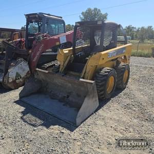 John Deere 320 Image