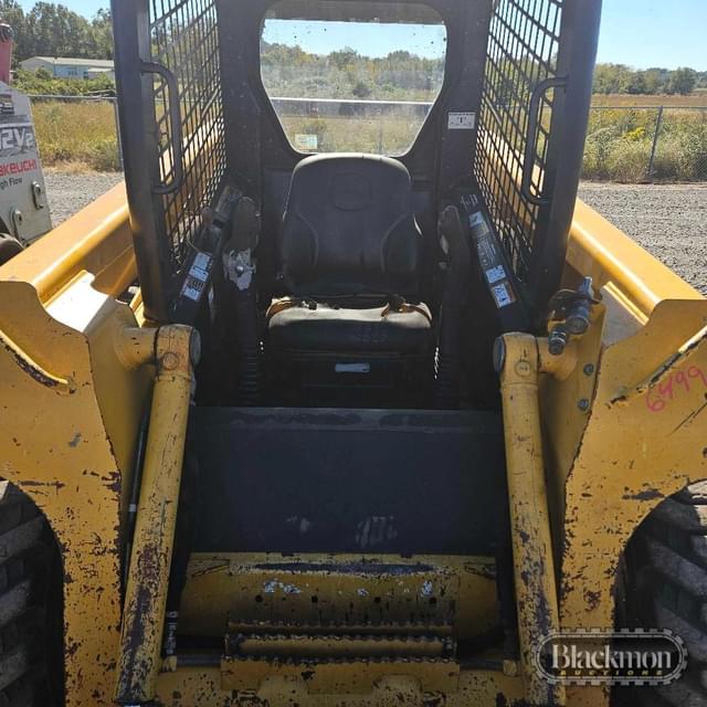 Image of John Deere 320 equipment image 1