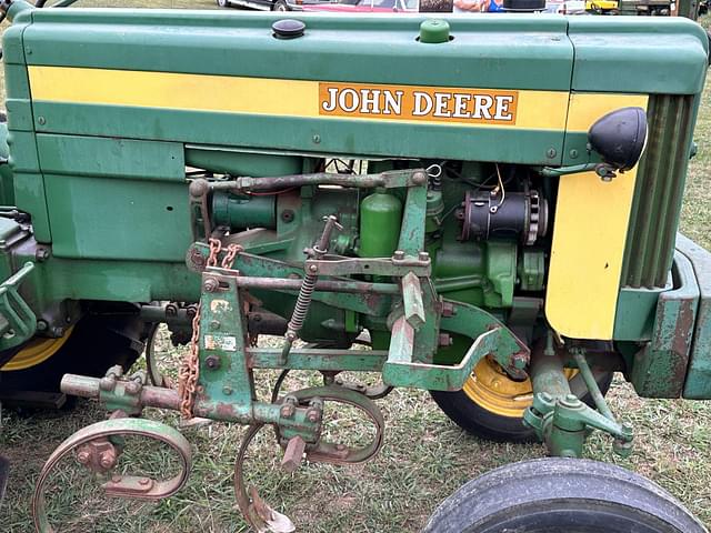 Image of John Deere 320 equipment image 4