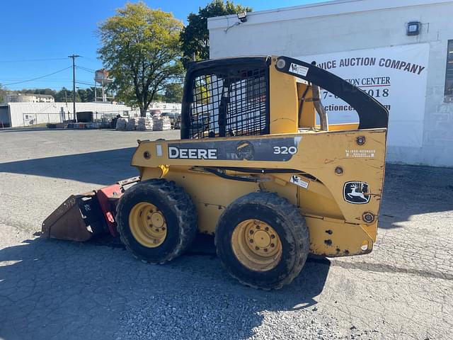 Image of John Deere 320 equipment image 2