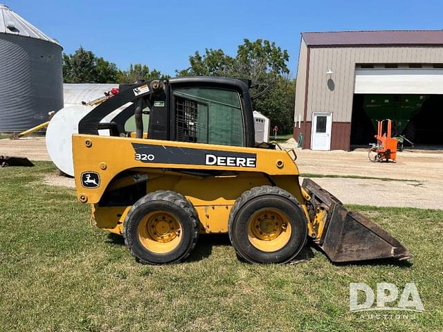 Image of John Deere 320 equipment image 2