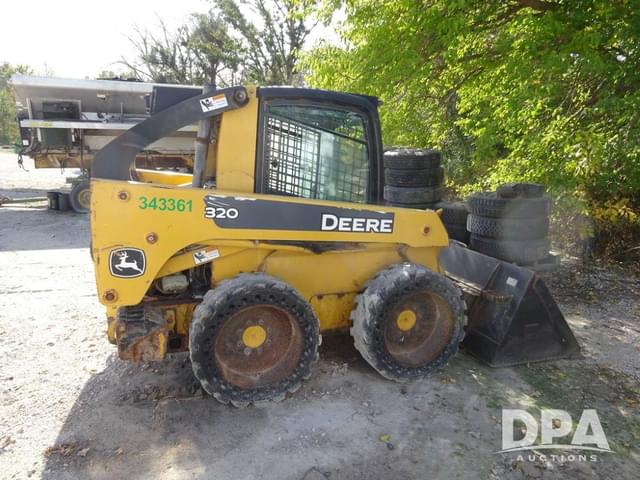 Image of John Deere 320 equipment image 4
