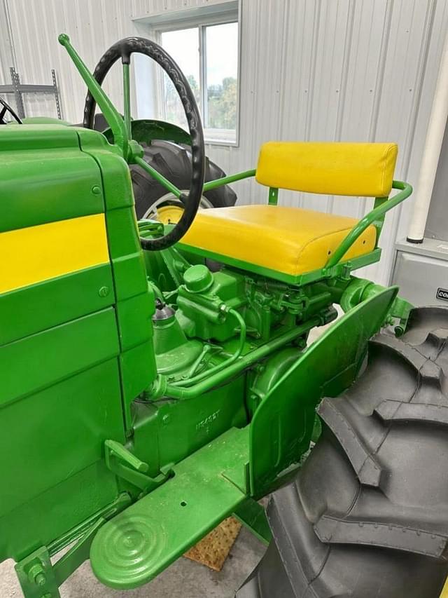 Image of John Deere 320 equipment image 3