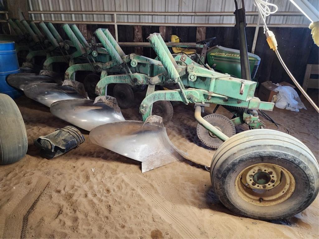 Image of John Deere 3200 Image 1