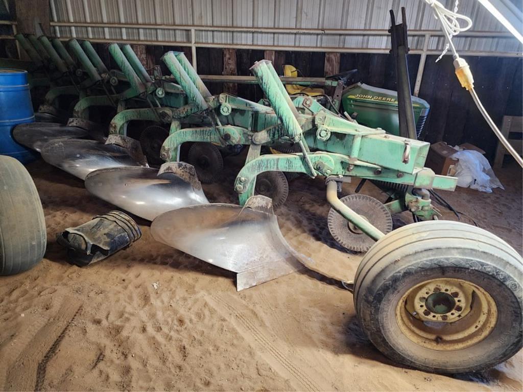Image of John Deere 3200 Image 0