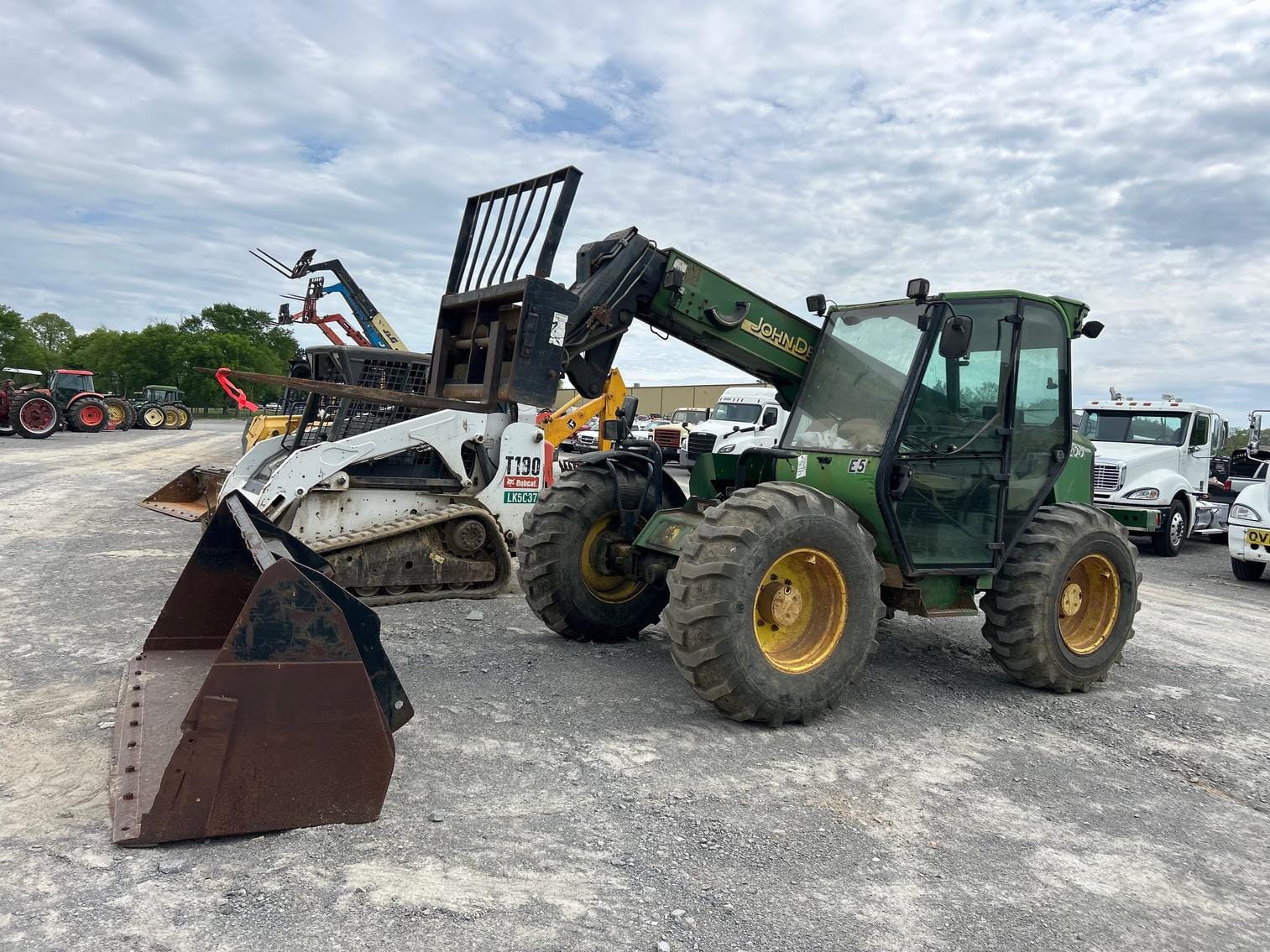 John Deere 3200 Equipment Image0