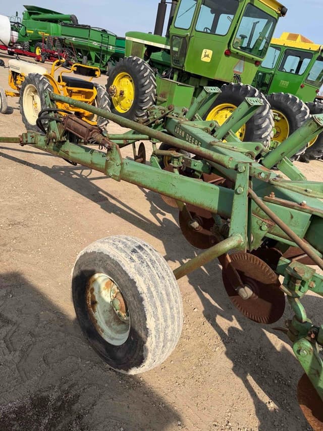 Image of John Deere 3200 equipment image 4