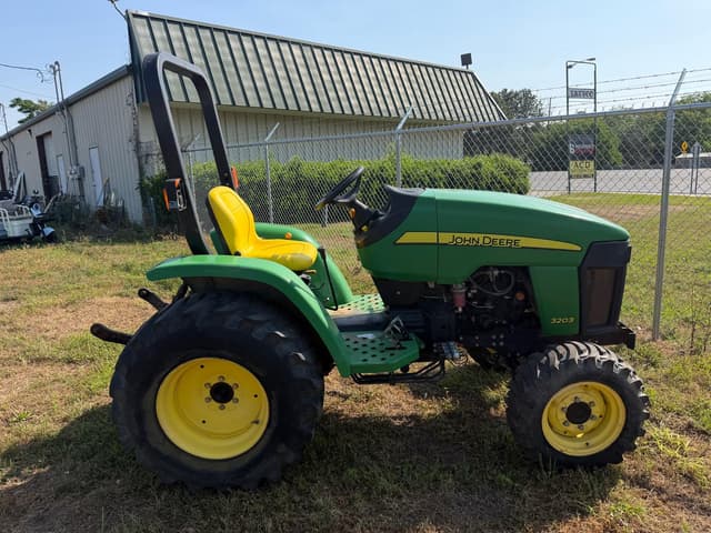 Image of John Deere 3203 equipment image 2
