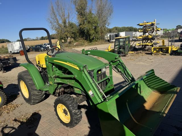 Image of John Deere 3203 equipment image 2