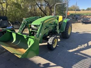 John Deere 3203 Image