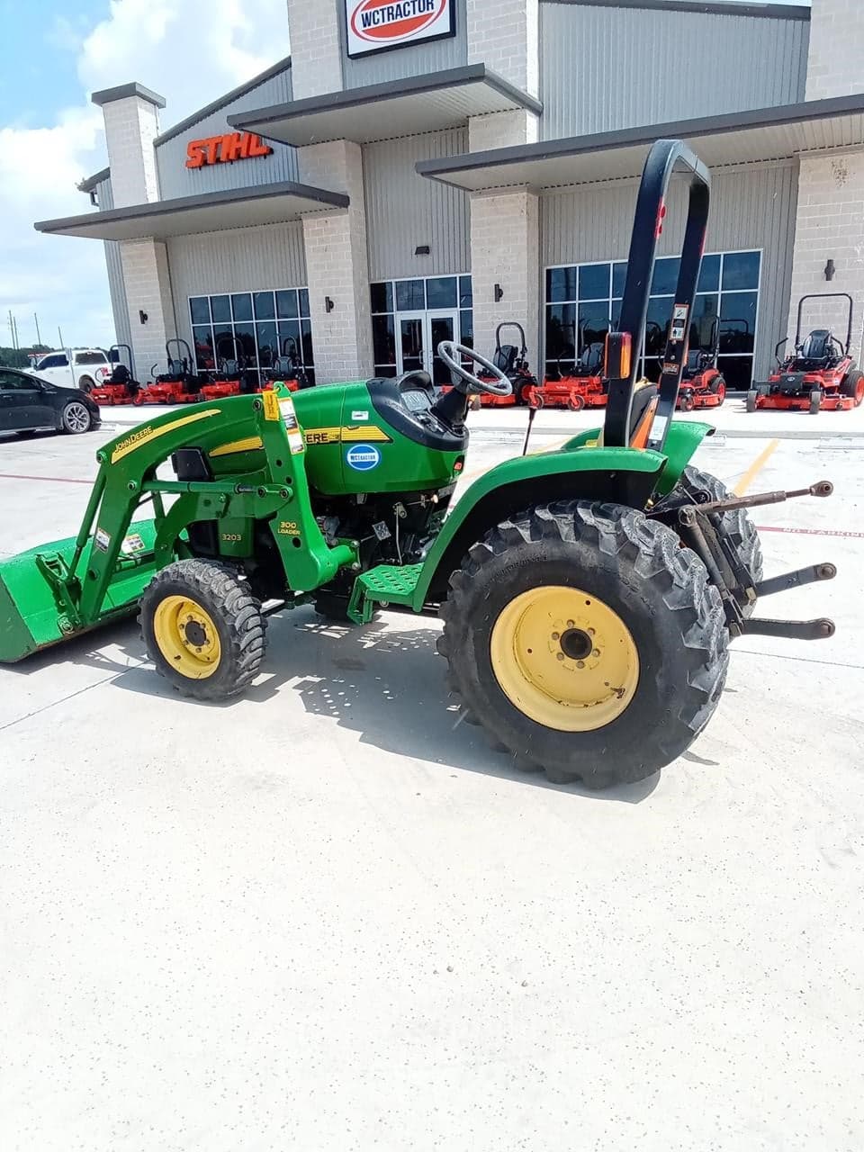 Image of John Deere 3203 Image 0