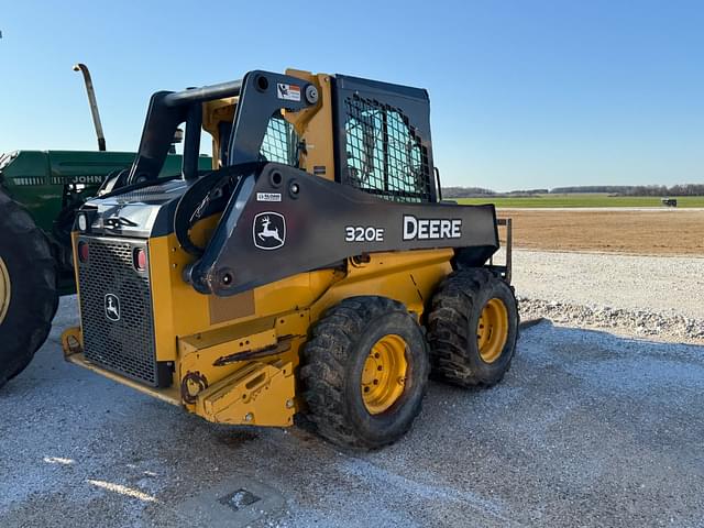 Image of John Deere 320E equipment image 3