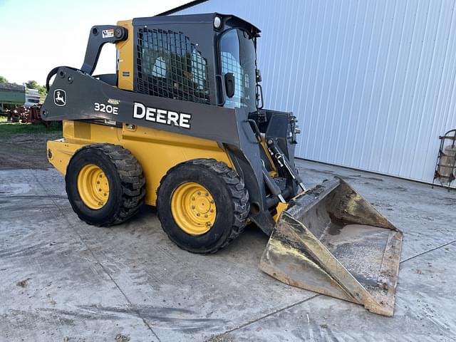 Image of John Deere 320E equipment image 2