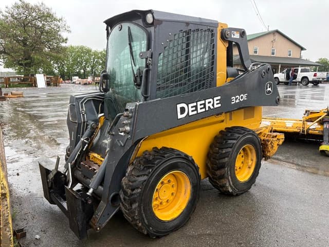 Image of John Deere 320E equipment image 1