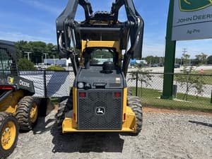 John Deere 320G Image