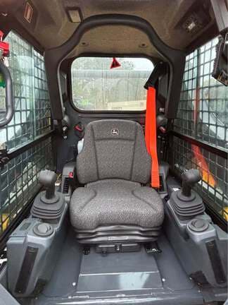 Image of John Deere 320G equipment image 4