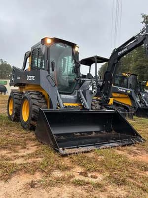 John Deere 320G Image