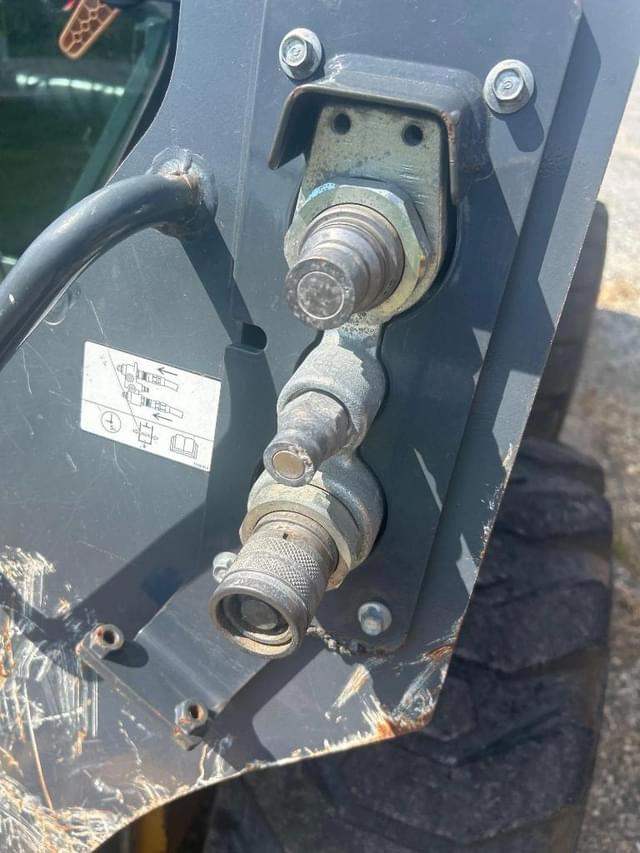 Image of John Deere 320G equipment image 3