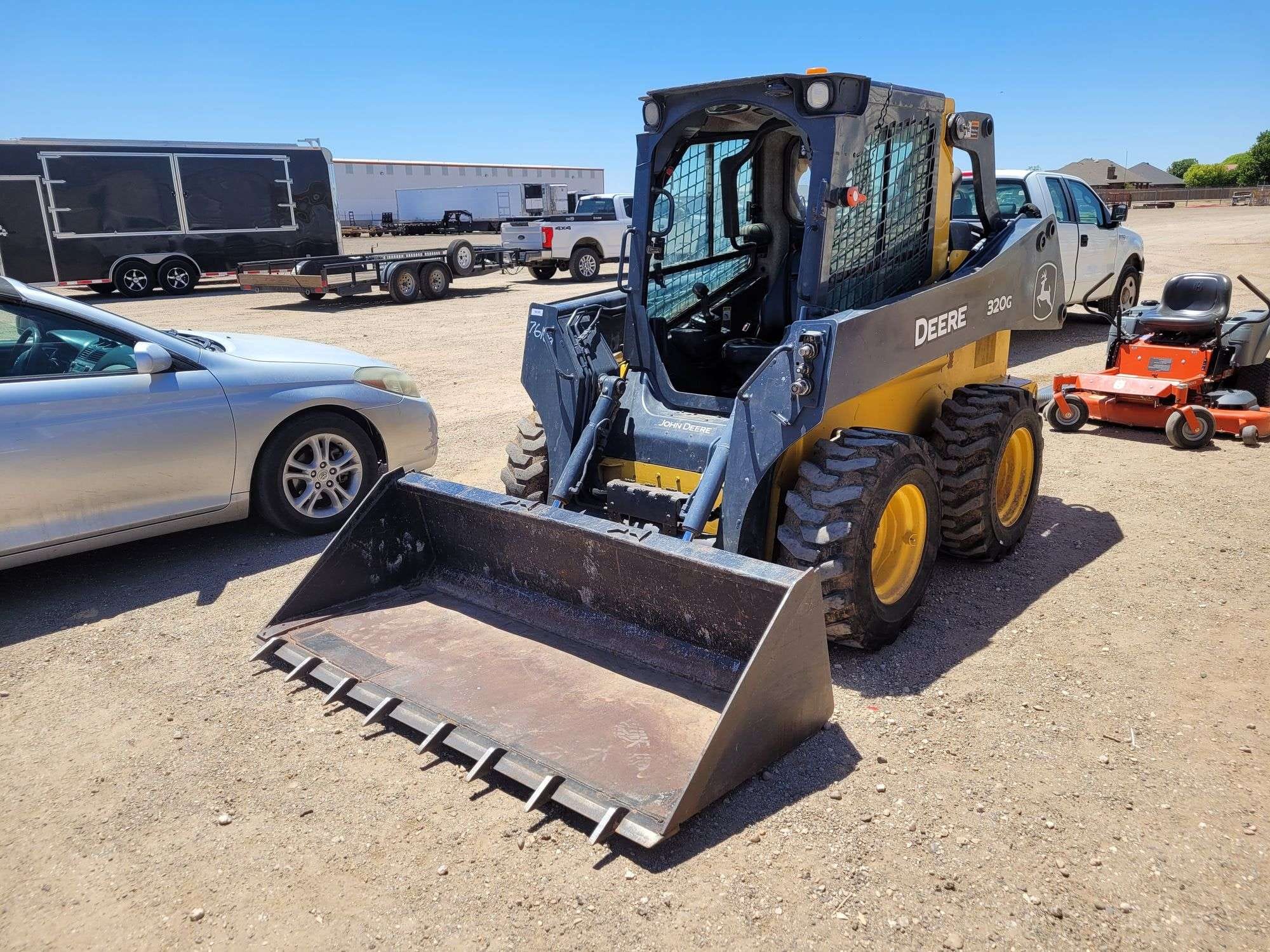 John Deere 320G Equipment Image0