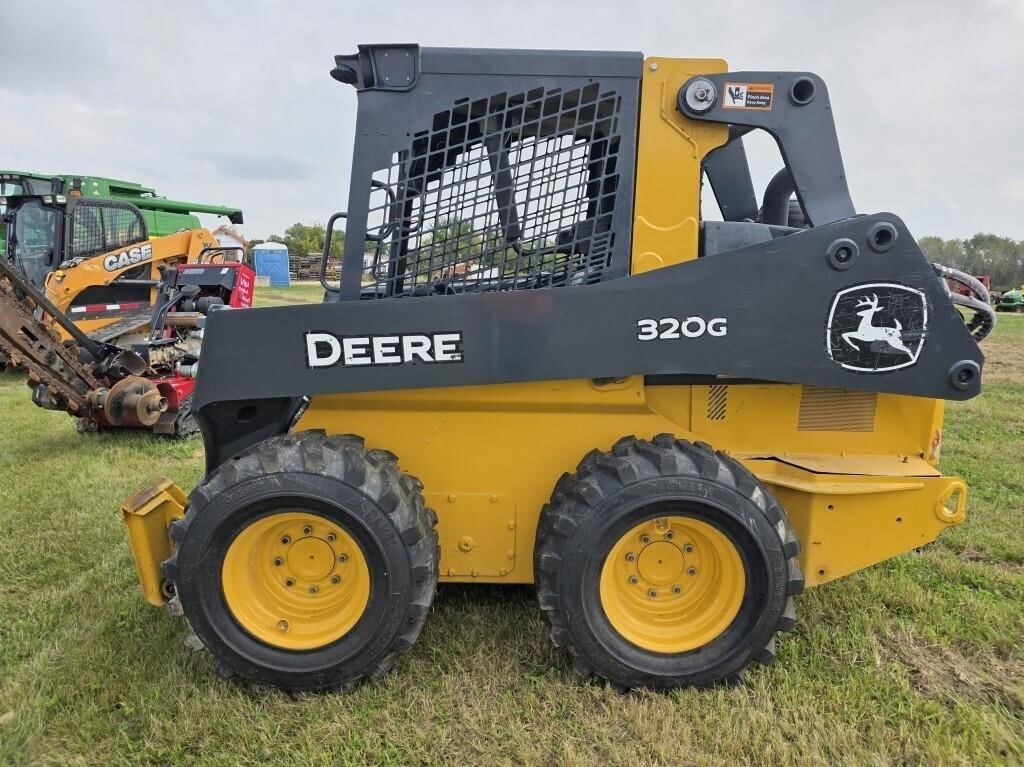 John Deere 320G Equipment Image0