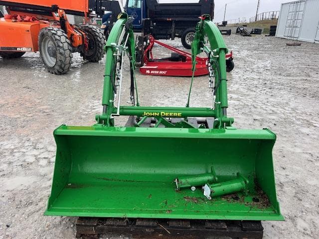 Image of John Deere 320R equipment image 4