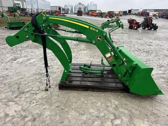 Image of John Deere 320R equipment image 3