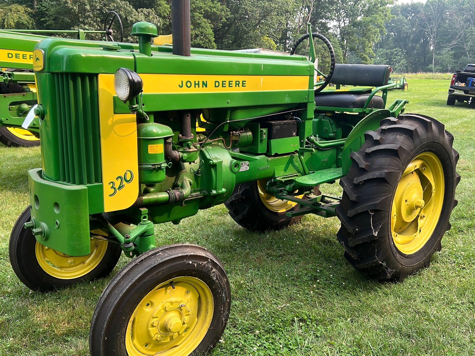 Main image John Deere 320