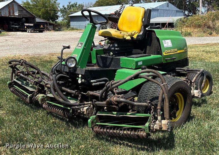 Image of John Deere 3215B Primary image