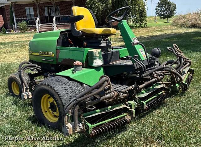 Image of John Deere 3215B equipment image 2