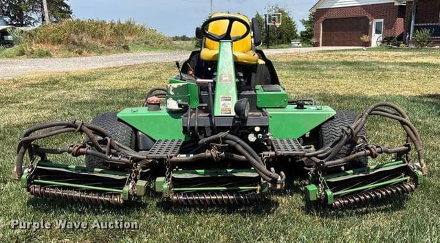 Image of John Deere 3215B equipment image 1