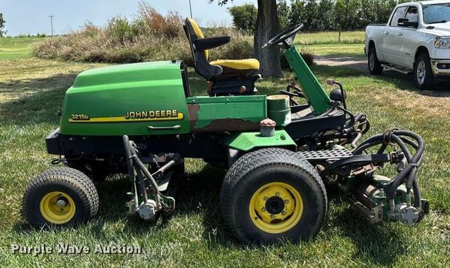 Image of John Deere 3215B equipment image 3