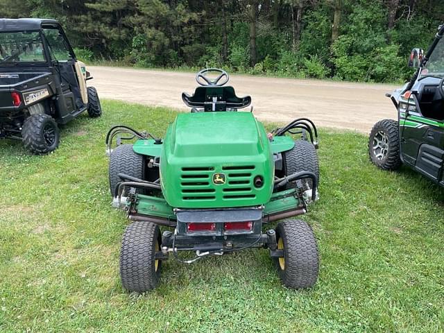 Image of John Deere 3215B equipment image 3