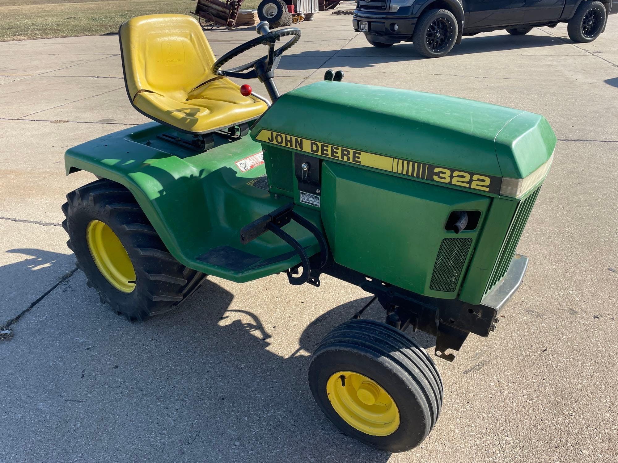 Main image John Deere 322