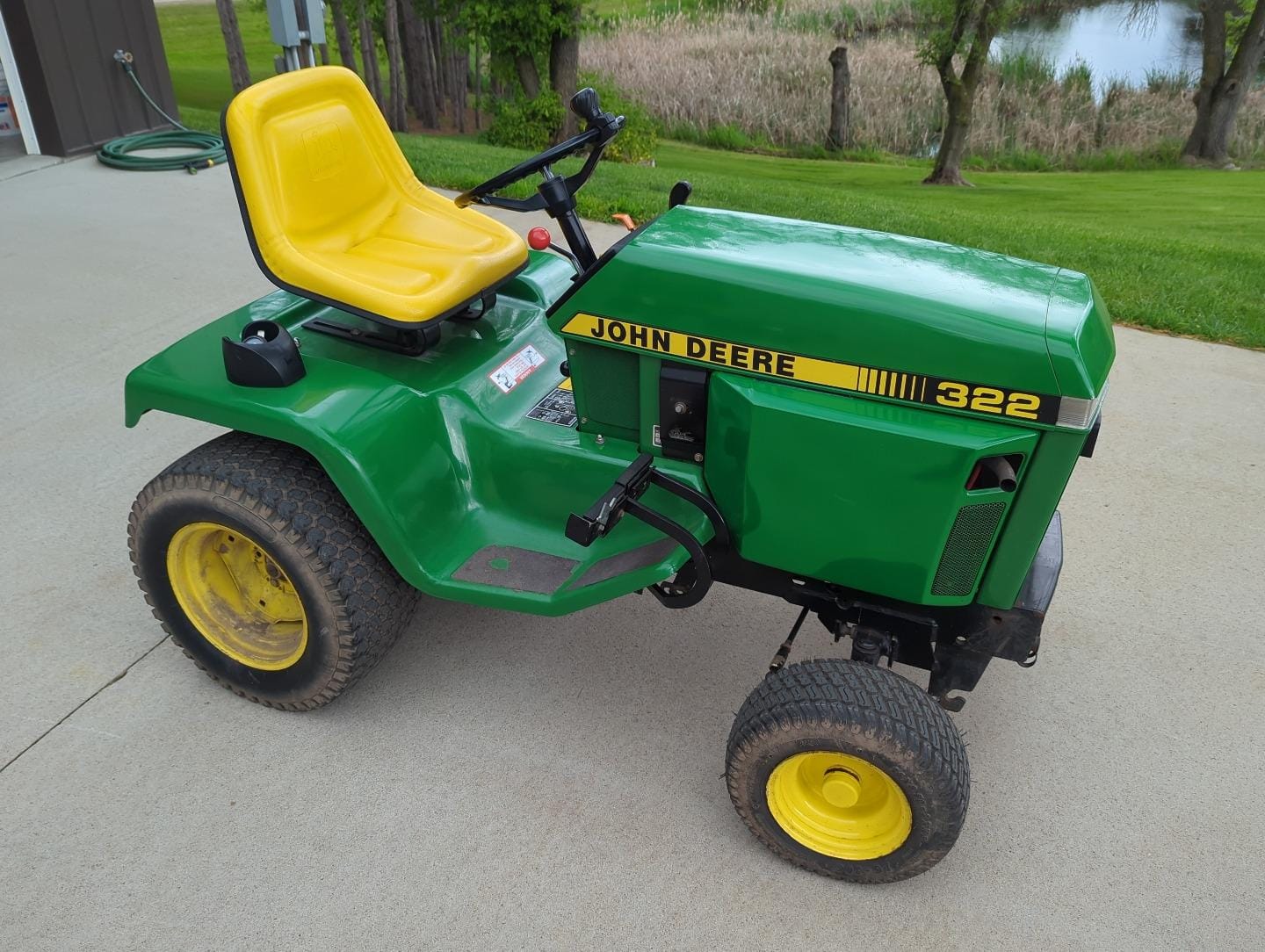 Main image John Deere 322