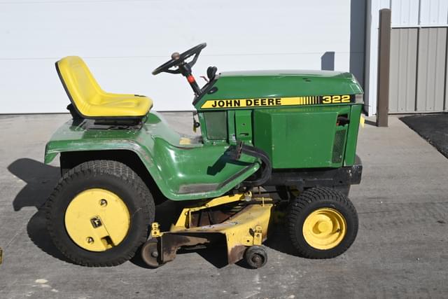 Image of John Deere 322 equipment image 2
