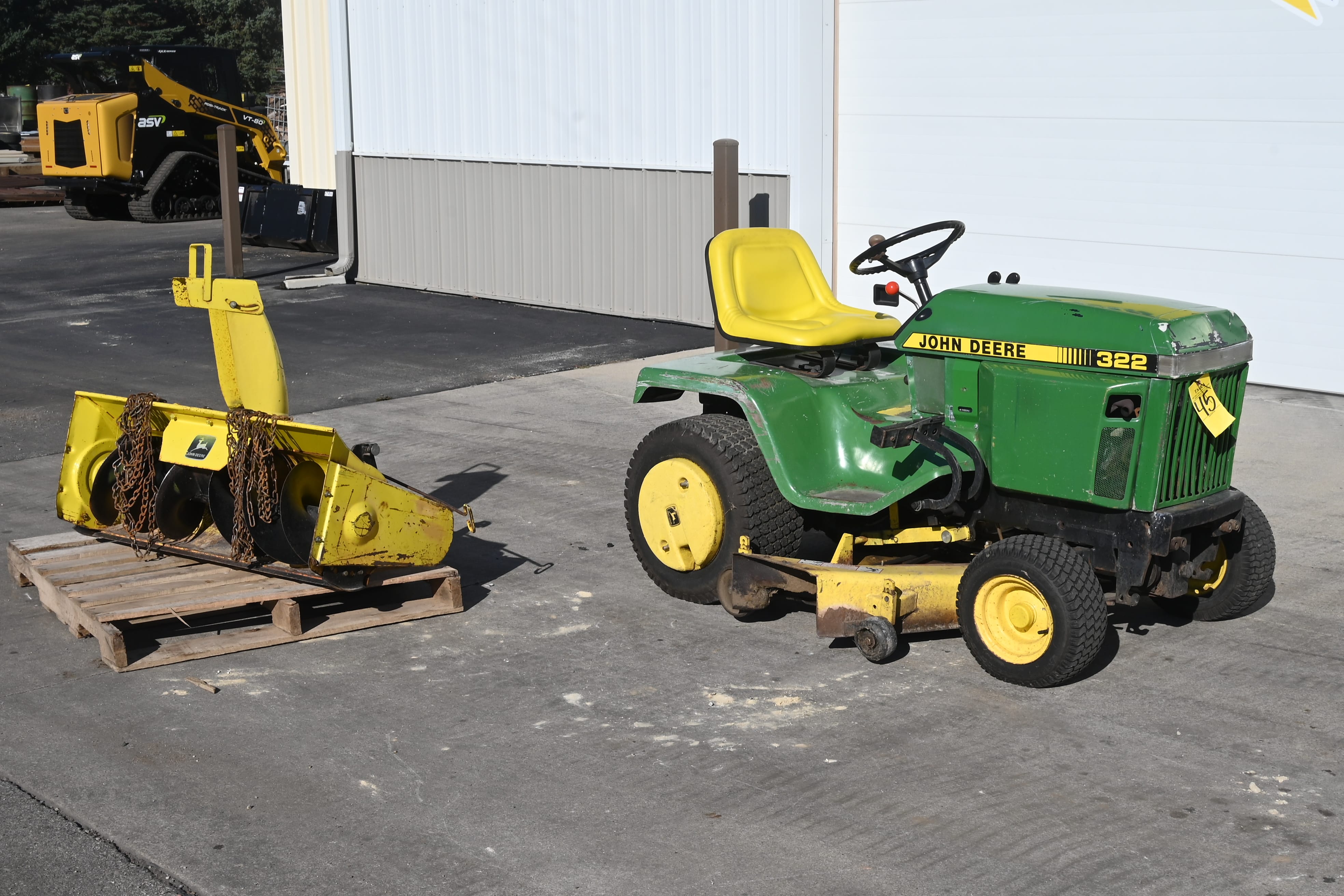 John Deere 322 Equipment Image0