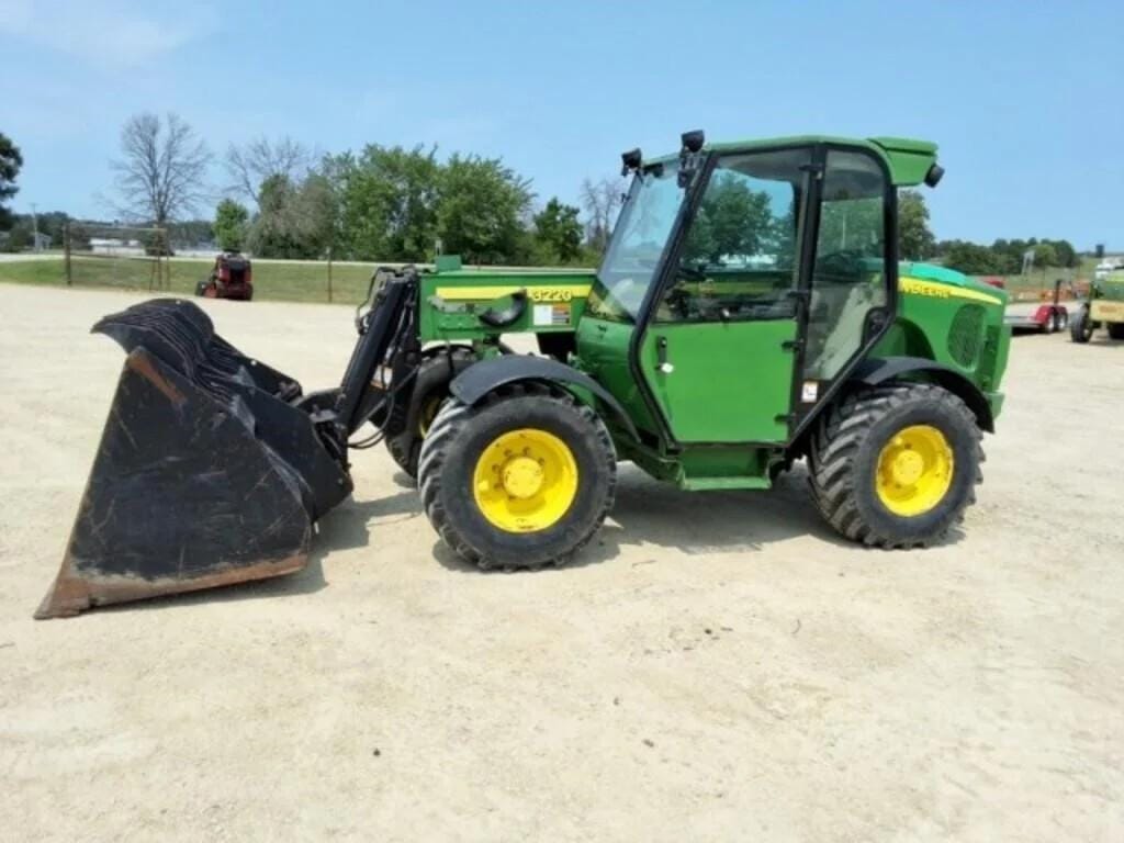 John Deere 3220 Equipment Image0
