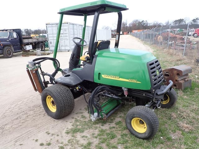 Image of John Deere 3225C equipment image 3