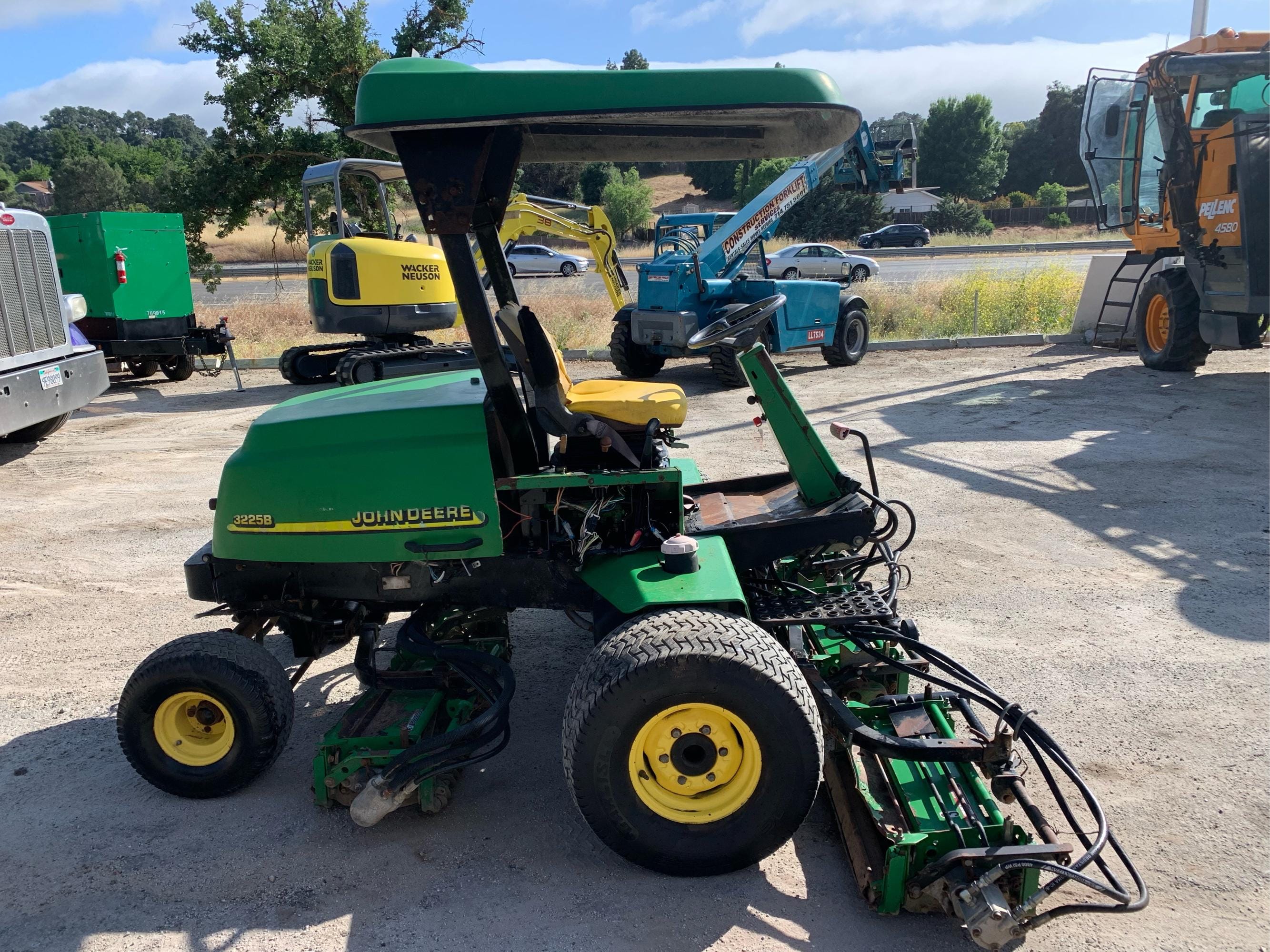 Main image John Deere 3225B