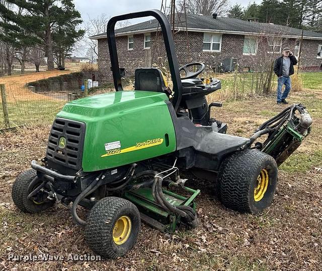 Image of John Deere 3225C equipment image 4